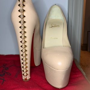 Nude Christian Louboutin Electropumps